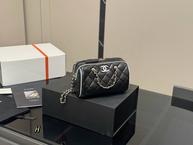 配折叠盒 size 18.11Cm 香奈儿25p保龄球包 这个保龄球包真的太香了~ 近期很有人气的一只Vintage Chanel 保龄球包 版型不容易过时 拎