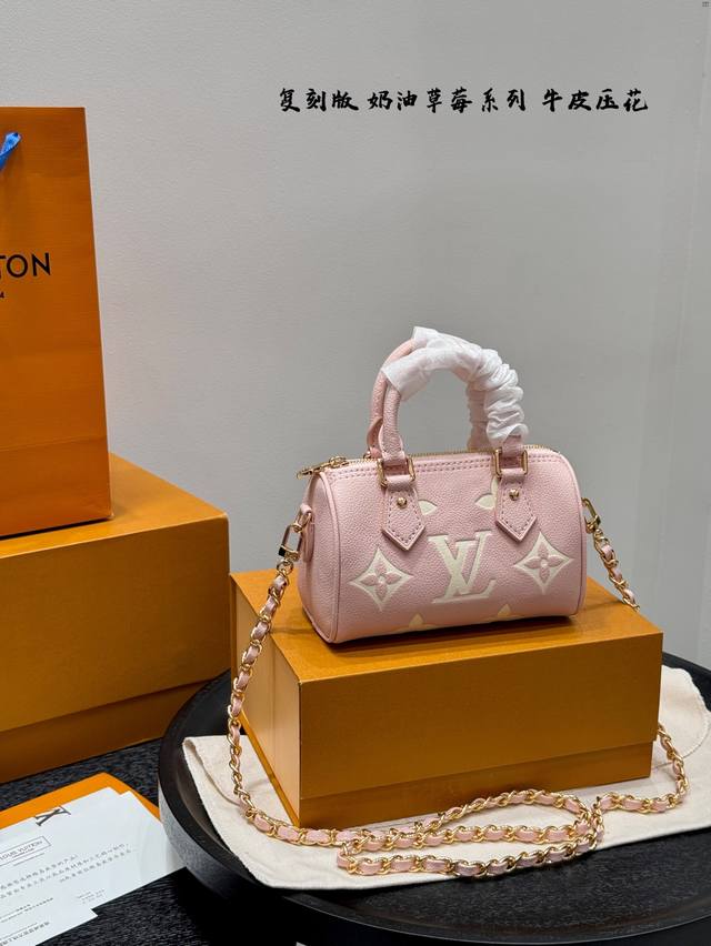 全套礼盒包装 size 16*10Cm 迷你 头层牛皮压花 复刻版 带芯片 Lv Speedy Nano 枕头包 奶油草莓牛奶樱花粉 一起感受Nano的快乐~