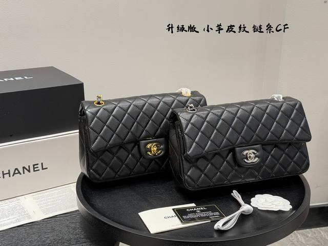 全套礼盒包装 升级版 小羊皮纹 香奈儿Chanel Cf链条包 气质与经典的神包 女孩纸都知道这款包 就算是不知道名宇那么样子你一定也见过 很多东西可以模仿 唯