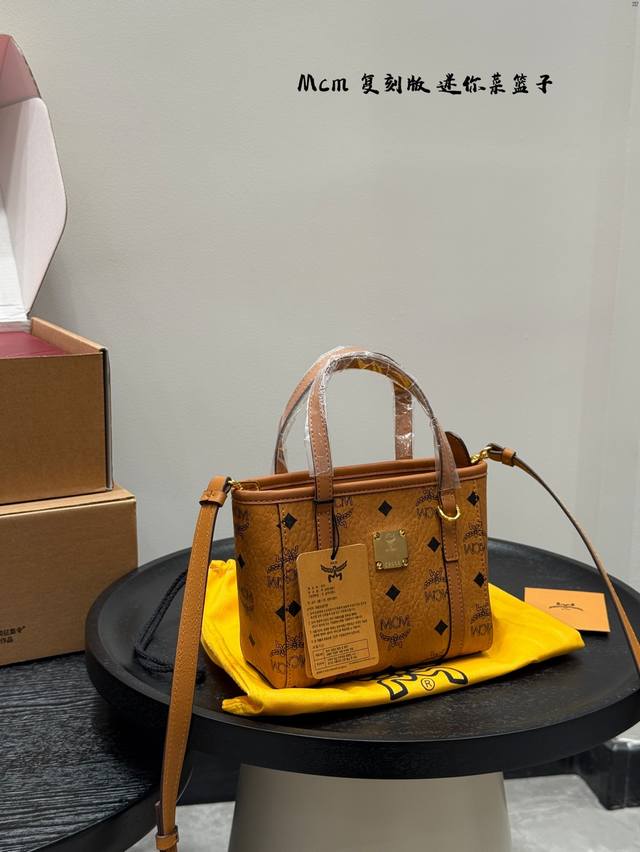 礼盒包装 size 17*14Cm 迷你 经典复刻版 Mcm 菜篮子 原单 青岛 Mini 俏皮很百搭 赠送可爱的小狗挂件