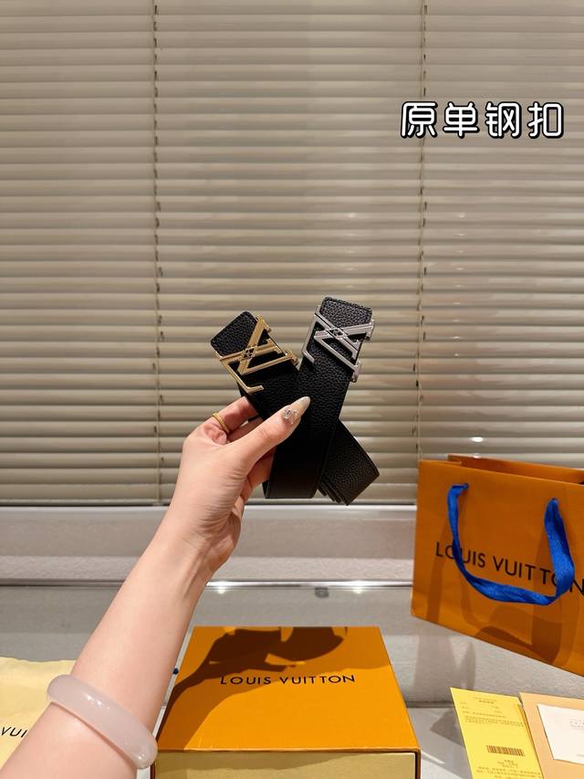 钢扣 高版本 腰带 Lv牛皮皮带 热门款 男女通用皮带里面最火的版本啦 质量很好 全套包装 五金绝对不褪色 皮带头和专柜一样的哦 配礼盒手提袋发票