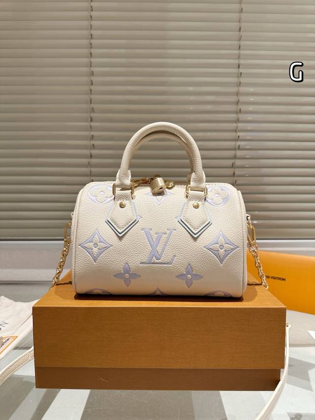 全套包装 Lv Speedy 20Cm枕头包 无论版型 内里和专柜毫无差别 真正原版复刻 内里可拆卸 火遍全球的爆款机场大包 机车女神包 明星同款 贵气而充满活