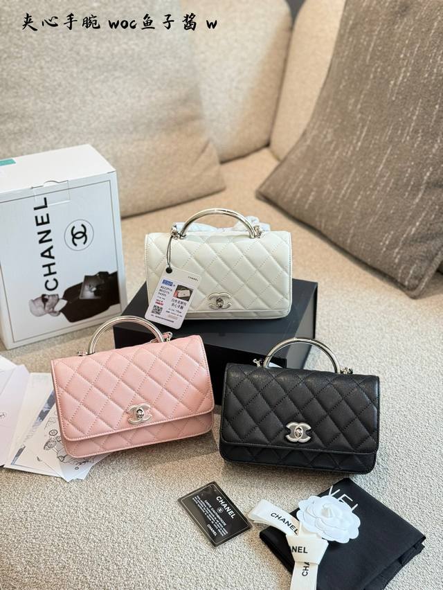 香奈儿25p黑银手柄Woc复古华丽绝绝绝美 #通勤包香奈儿空姐包珐琅黑银25p黑银手柄Woc时尚手柄真的绝绝绝美双C扣的设计也很特别 有种Blingbling的