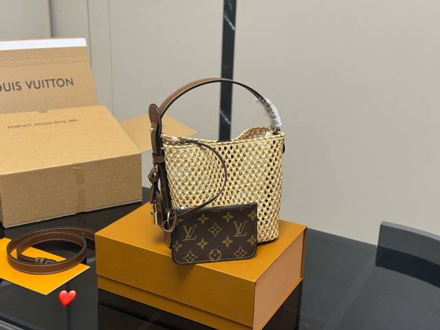 lv超好看的包 夏天的快乐 resort系列的到来 最适合夏天的包 尺寸:18.17Cm