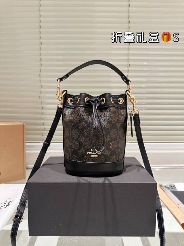 顶级原单 牛皮 coach Dempsey 15 迷你Mini水桶包 抽绳设计开合 可手提可斜挎 一长一短两条肩带 可拆卸 尺寸 14*16.5*9Cm 这个包