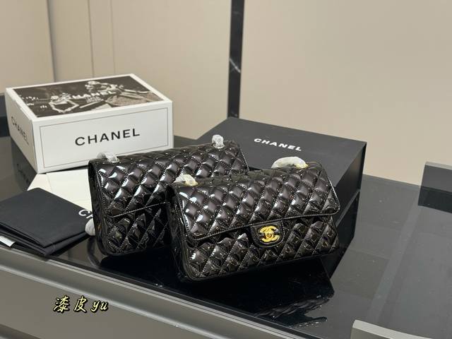 配折叠盒飞机盒 size:25Cm 香奈儿 Cf我们一直很用心在做 秒杀其他市面上的货 顶级漆皮 很舒服的一种 不管您是谁 稳稳Hold住哦 四季必备单品