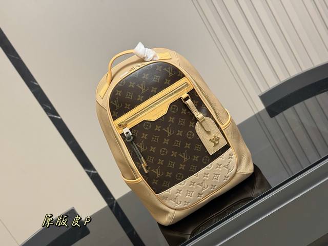 最新款Lv 双肩包 顶级进口原厂面料 超高清五金Logo标志 专用里内里 超顺滑拉链 做工精致每个细节到位 男人必备款 尺寸 33.42Cm