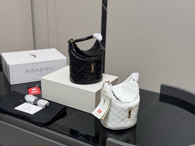 配折叠盒飞机盒 圣罗兰 Gaby Bucket 薯条包 菱形绗缝的薯条包 可手拎可肩背 很有趣味性 造型感满满 尺寸:15.18Cm