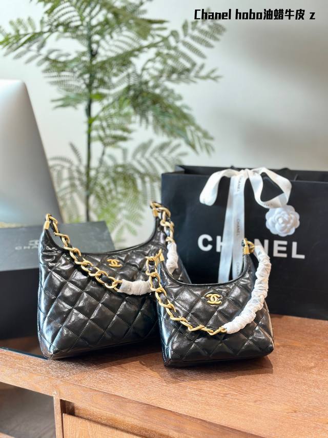牛皮 chanel 24Ait Bag预警 Hobo 系列黑马 姐妹们 今天我要给大家分享-款超级好看的包包一 Chanel 24A Hobo系列黑马油蜡包 如