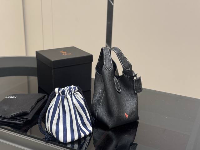 配盒 polo拉夫劳伦日本限定这一波有点多巴胺耶 最近东京限定的拉夫劳伦都种草了吗 这波很耶 一进店就被五颜六色多巴胺治愈了 一眼春夏 太养眼了呀 包包那么美
