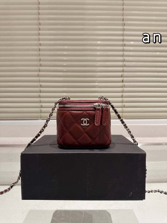 Chanel 盒子包 慵懒随性又好背 上身满满的惊喜 高级慵懒又随性 彻底心动的一只 size 10 9Cm