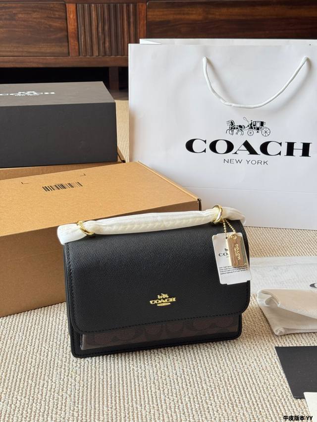 牛皮版本 c家新款Klare翻盖小方包 这款包包看起来 可以说是非常的精致优雅 经典的同时又不失设计感 侧面采用了蛇纹包边,个性又有气质,金属五金链条,但是非常 牛皮版本 c家新款Klare翻盖小方包 这款包包看起来 可以说是非常的精致优雅 经典的同时又不失设计感 侧面采用了蛇纹包边,个性又有气质,金属五金链条,但是非常