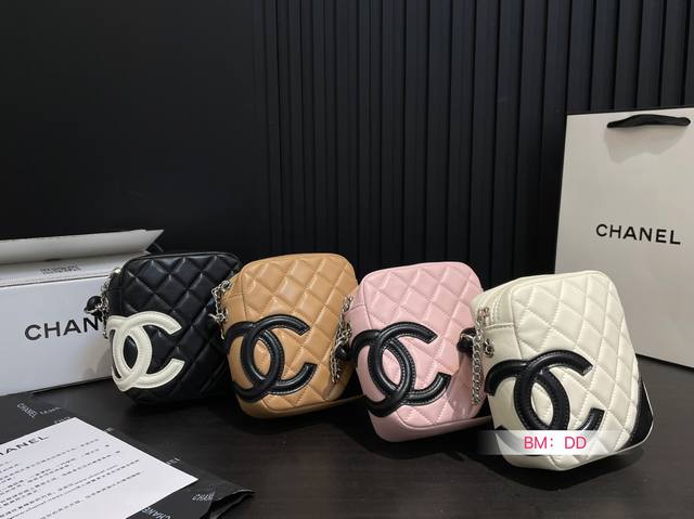 配盒 香奈儿康鹏相机包 任何搭配都能够轻松驾驭 低调有质感 容量也很可 尺寸 14*15