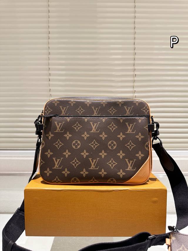 lv包包男士三合一黑武士三件套Trio邮差包 Lv推出的三合一爆火 股多种包包的流行风潮 非常难得的是 三合一又出了男士款 而且是黑色老花与反色黑老花的拼接 黑 lv包包男士三合一黑武士三件套Trio邮差包 Lv推出的三合一爆火 股多种包包的流行风潮 非常难得的是 三合一又出了男士款 而且是黑色老花与反色黑老花的拼接 黑