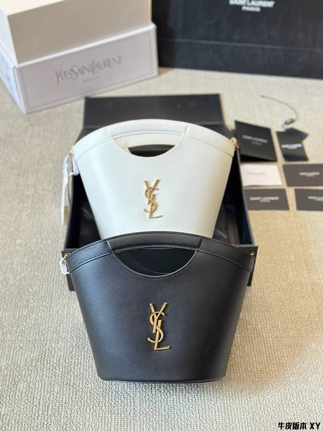 牛皮版本 ysl 小水桶包 黑色系的搭配很适这季节 复古氛围感瞬间拉满 尺寸20 15Cm