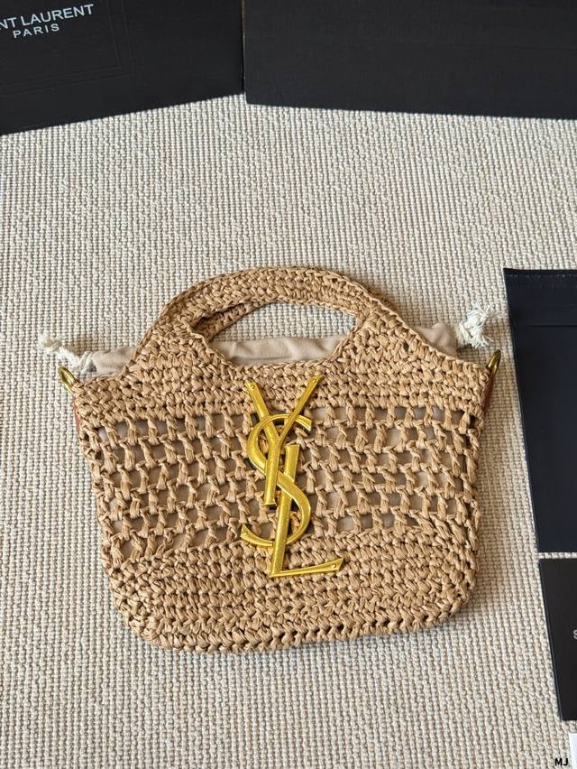 ysl草编包 夏天这么好看的草编包还不拥有嘛 100%好适合度假~ 尺寸22 20Cm
