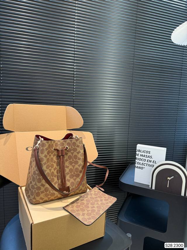 配折叠盒子 Coach 蔻驰水桶 复古系列-百搭神器 原单面料 手感超好 大容量 颜色刚刚好 又精致 尺寸24 23 货号2300