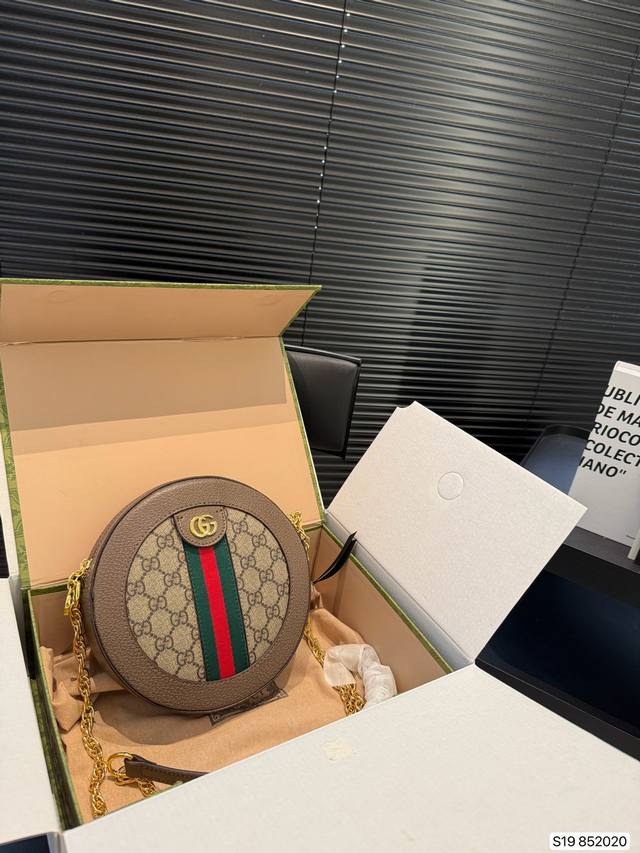 配飞机盒子折叠盒子小镜子 Gucci 经典酷奇圆饼 超好看百搭款 满满的复古调 不过时的时尚 尺寸20 20 货号85