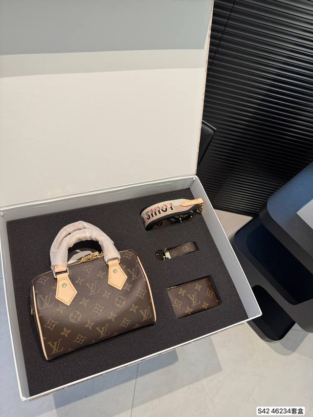 配折叠盒子 经典Lv套盒 新款枕头挂件 零钱包 尺寸20 14 货号46234套盒