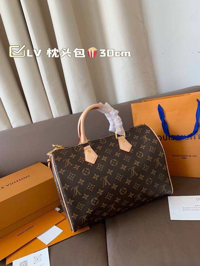 折叠飞机礼盒 刚五金 变码芯片 lv 枕头包 这款Retiro 手袋以标志性的Lv老花面料制成 经典永恒 优雅低调的外形设计和宽敞的包 尺寸 30*21 折叠飞机礼盒 刚五金 变码芯片 lv 枕头包 这款Retiro 手袋以标志性的Lv老花面料制成 经典永恒 优雅低调的外形设计和宽敞的包 尺寸 30*21