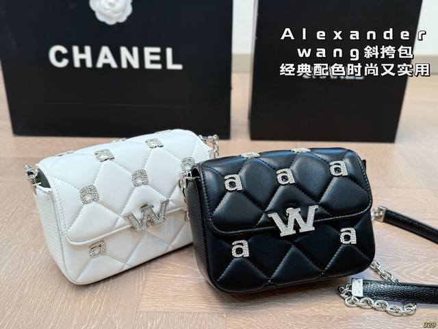 alexander Wang 亚历山大王斜挎包 经典配色时尚又实用 永远的百搭单品 上身绝美 这份质感 小仙女们值得拥有 尺寸18 13