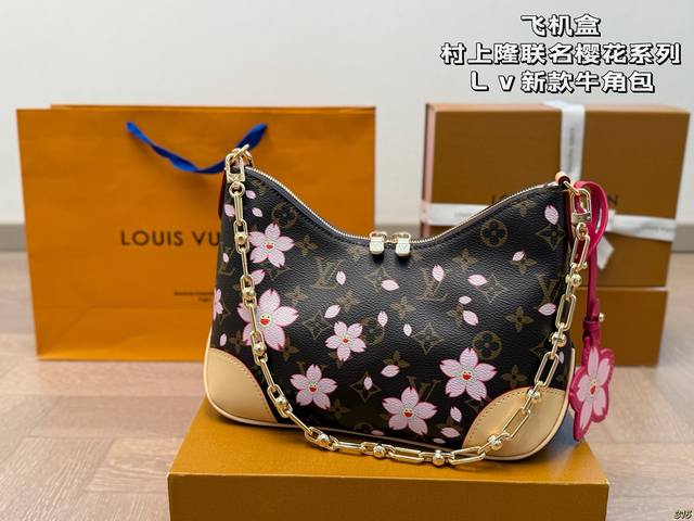 飞机盒 lv&村上隆联名樱花系列 lv牛角包 最新断货王 听我的一定要入 已经帮你们去对比过了 直接省了一万多的最新牛货 柜上最新款 最最最好看的新款牛角包 包
