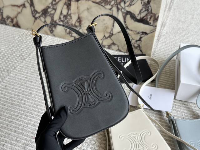 凯旋门锁死优雅经典永不过时] [国凯旋门锁死优雅这只包把高级感焊在身上+]新款凯旋门锁扣一眼贵气 单肩斜挎切换通勤出街两不误 塞得下手机+口红+卡片轻便得像是第