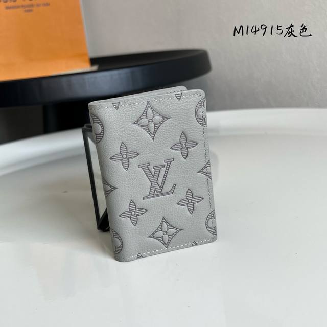 芯片版 M14915灰色 头层牛皮制作！本款 以 Monogram Shadow 皮革焕新经典设计。