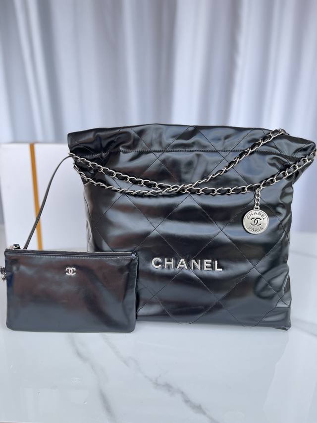 调价 现货 现货 3261# 从2017年的Gabrielle到 年的19，小香都在有“预谋”的输出经典爆款，这不今年该来的还是来了，这一次依旧以数字命名，依旧