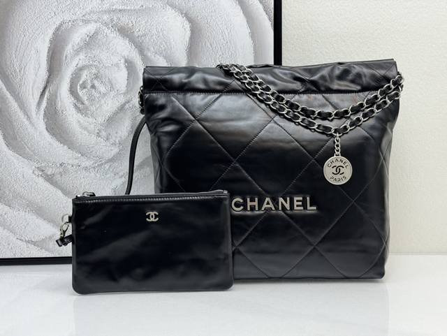 小香 以年份命名的22Bag、如果你错过年度包王19Bag、答应我、不要再错过“它” 尺寸：35*37*7Cm 型号：3260黑 银