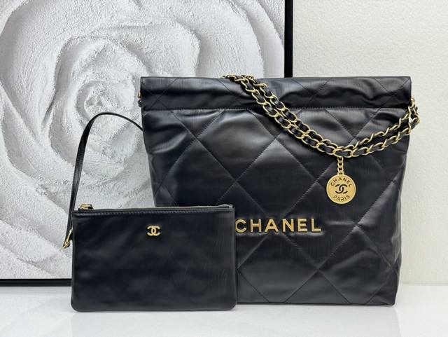 小香 以年份命名的22Bag、如果你错过年度包王19Bag、答应我、不要再错过“它” 尺寸：35*37*7Cm 型号：3260新皱纹黑