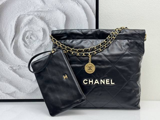 小香 以年份命名的22Bag、如果你错过年度包王19Bag、答应我、不要再错过“它” 尺寸：35*37*7Cm 型号：3260黑 金 白字