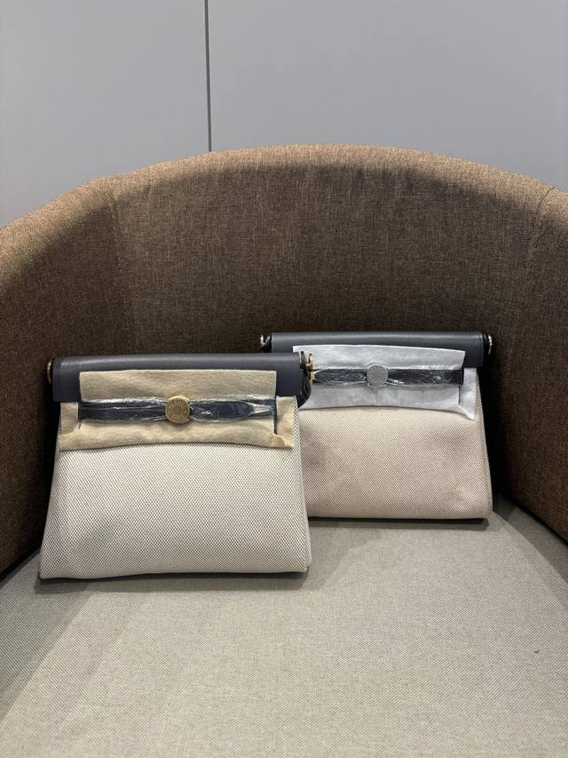 半手工 现货 高版本 Mini Herbag 断货王 2025黑马 进口帆布 进口树膏皮 全钢五金 随手拍摄 米白拼石板灰