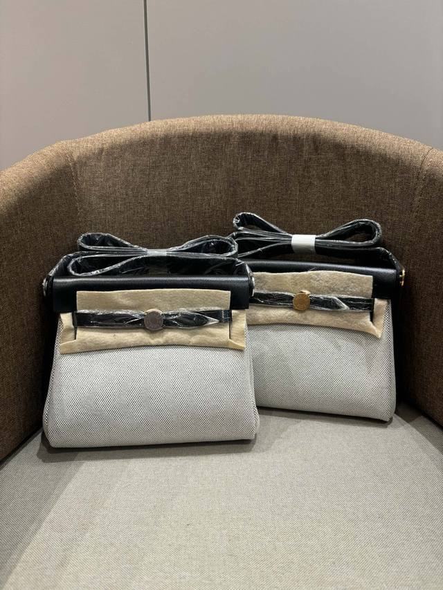 半手工 现货 高版本 Mini Herbag 断货王 2025黑马 进口帆布 进口树膏皮 全钢五金 随手拍摄 熊猫色