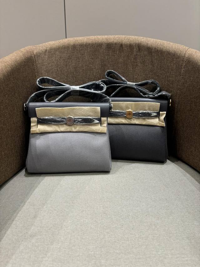 半手工 现货 高版本 Mini Herbag 断货王 2025黑马 进口帆布 进口树膏皮 全钢五金 随手拍摄 石板灰