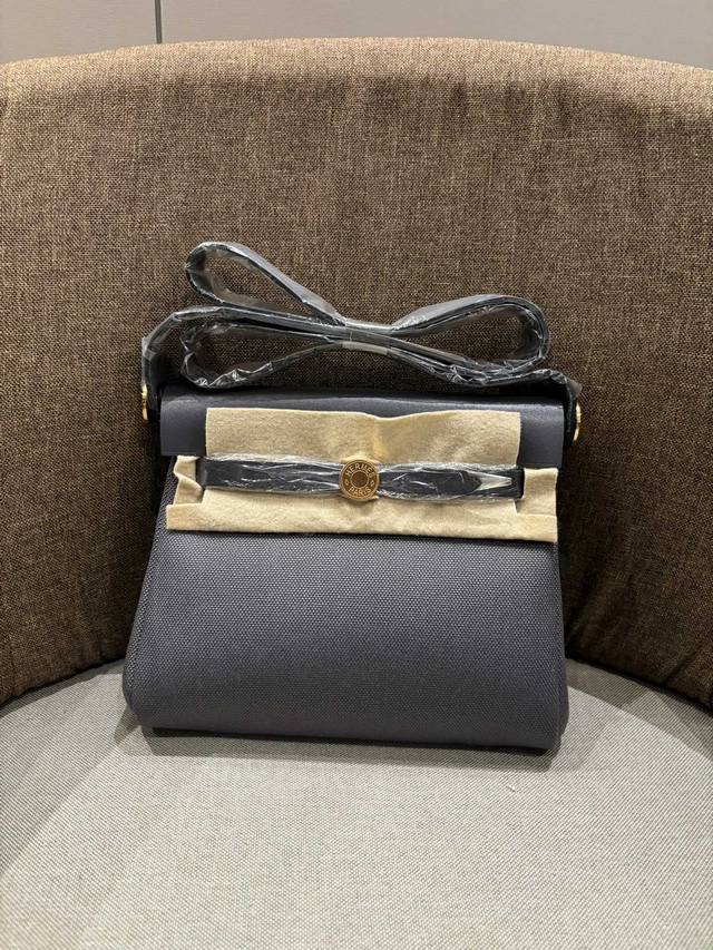 半手工 现货 高版本 Mini Herbag 断货王 2025黑马 进口帆布 进口树膏皮 全钢五金 随手拍摄 新石板灰