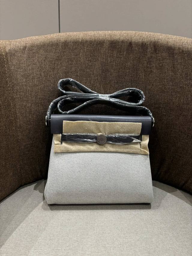 半手工 现货 高版本 Mini Herbag 断货王 2025黑马 进口帆布 进口树膏皮 全钢五金 随手拍摄