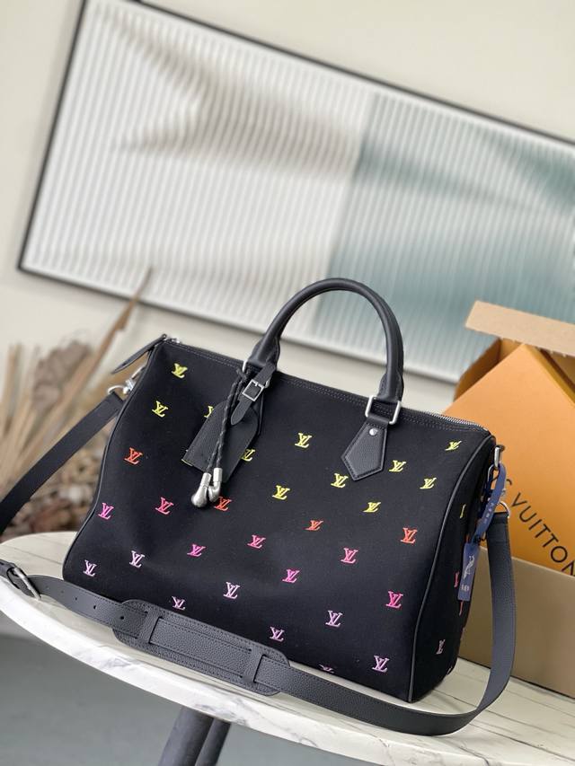 头层皮 顶级原单M14136 Lv Blason Denim将音乐翻译成Pharrell Williams的时尚语言，为Speedy 40 BandoulièR