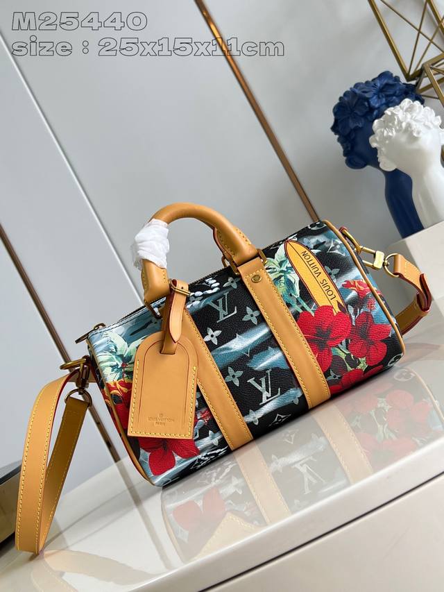 顶级原单 独家实拍 M25440 本款 Keepall BandoulièRe 25 手袋浓缩经典 Keepall 旅行袋设计，以 Pharrell Willi