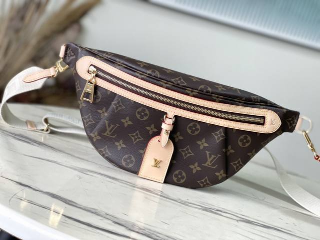 顶级原单 M46784 老花 休闲时尚的定义 High Rise 腰包由Monogram涂层帆布制成，细节包括可拆卸的姓名标签，采用该品牌标志性的天然牛皮制成。