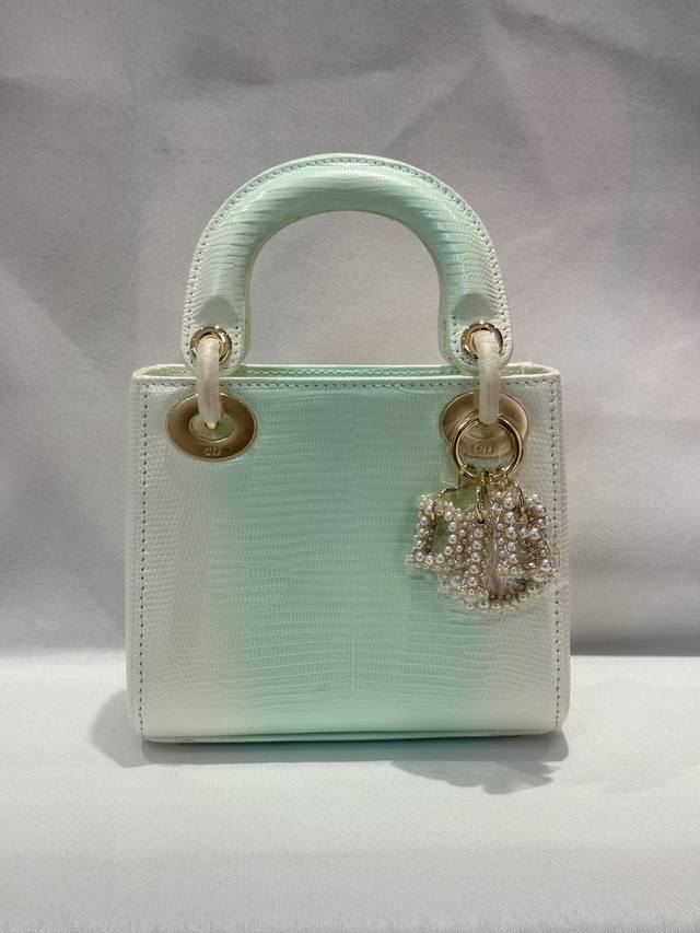 Mini17Cm Lady 2025最新珍珠扣 浅黄渐变色 进口蜥蜴配进口山羊皮 全手工 配两条肩带，全套原厂包装盒