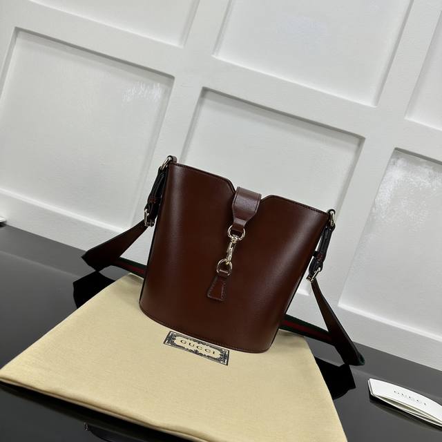 Gucci新专款柜品质，顶级原单货，原厂皮，原厂五金、实物实拍，款号:782908棕红 尺寸:W18.5Xh20.5Xd12.5Cm，