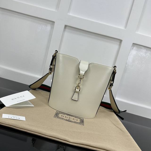 Gucci新专款柜品质，顶级原单货，原厂皮，原厂五金、实物实拍，款号:782908白皮 尺寸:W18.5Xh20.5Xd12.5Cm，