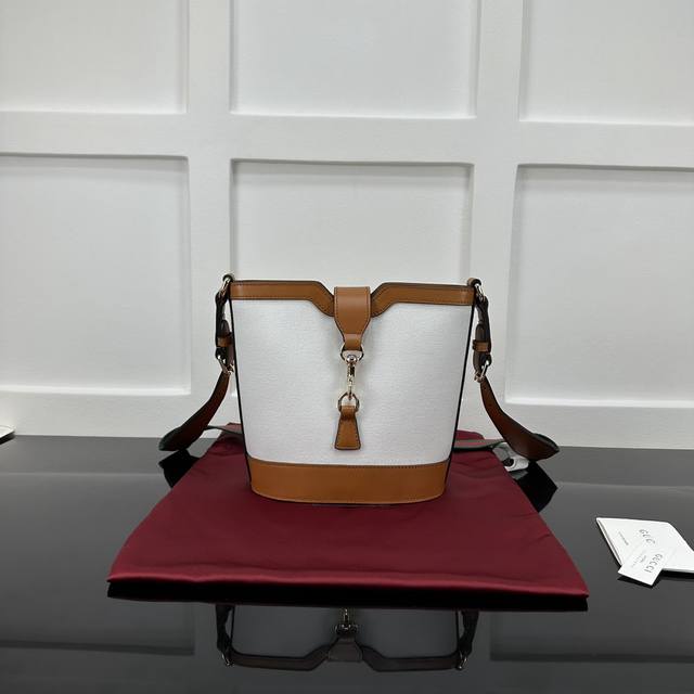 Gucci新专款柜品质，顶级原单货，原厂皮，原厂五金、实物实拍，款号:782908白布棕皮 尺寸:W18.5Xh20.5Xd12.5Cm，