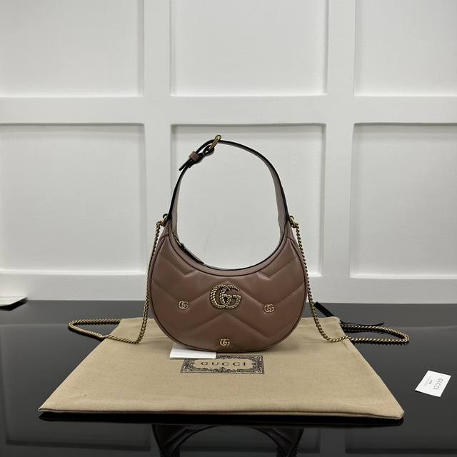 Gucci新款专柜品质，顶级原单货，原厂皮，原厂五金 实物实拍！款号：770983裸粉麻花尺寸：W21Xh16Xd5Cm，出货了！