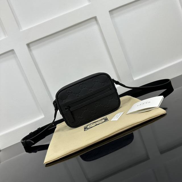 Gucci新专款柜品质，顶级原单货，原厂皮，原厂五金、实物实拍，款号:771321克压 尺寸:W19Xh13Xd5.5Cm，