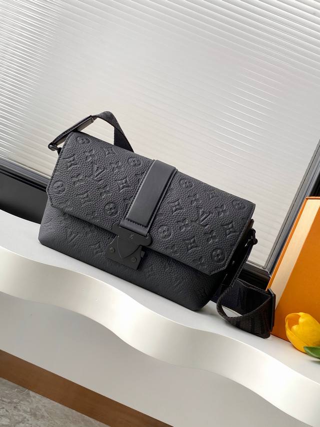 动态163C芯片 顶级原单加强版 M23741黑压 顶级原单 变码芯片 S-Cape 邮差包取材 Monogram 压纹 Taurillon 皮革，新颖开合设计