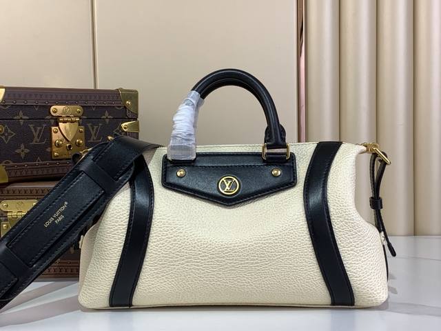 出厂价P 顶级原单复刻独家实拍 Lv Biker小号手袋 M14514 杏色 瞩目亮相2025 春夏秀场，以像素效果羊皮革彰显经典机车夹克的灵感启发，再借莹润金