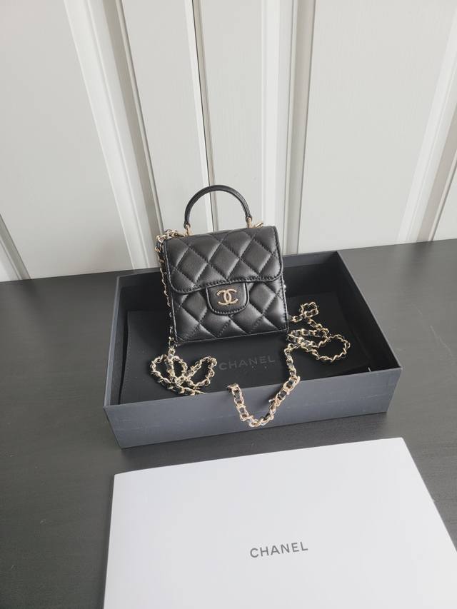 现货22P 手柄Mini盒子包 巨可爱的小废包，是一眼心动的包包可爱的手柄盒子，颜色有粉色蓝色黑色小鸡黄，彩色清新自然、黑色也很Cool，百搭且耐脏！可盐可甜～