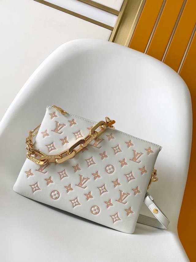 M14503 头层羊皮 顶级原单 动态163 本款 Coussin 小号手袋出自 Spring In The City 系列，以经典 Monogram Empr